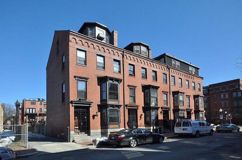 2nd image of 105 W Springfield St