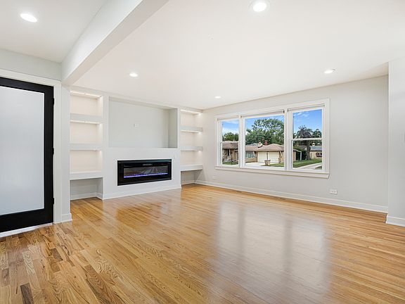 4th image of 11051 Shaw St