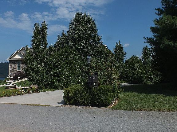 5th image of 334 Panoramic Dr