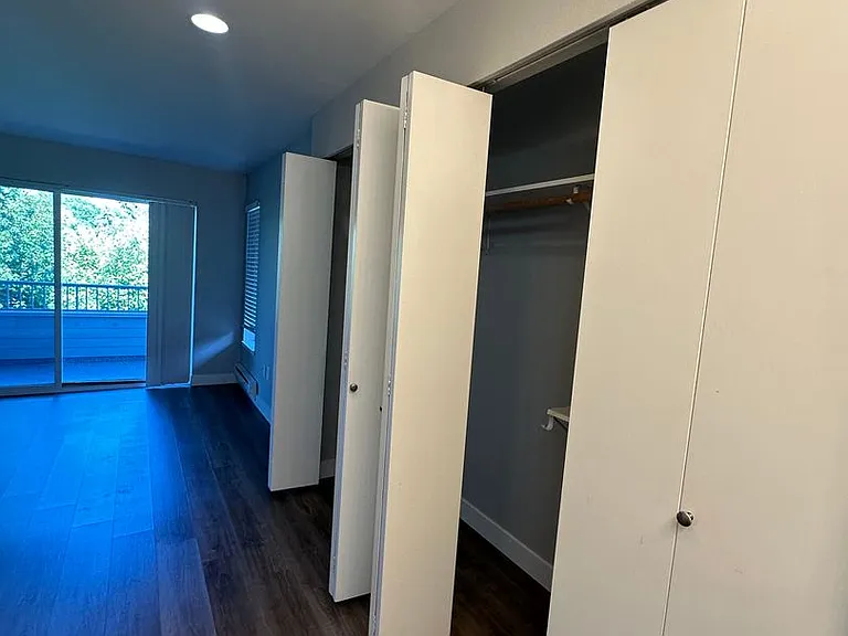 Interlake Apartments — Photo 29