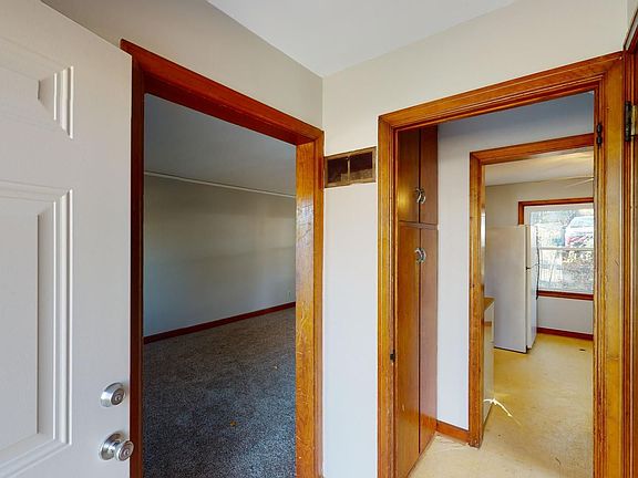 4th image of 2144 Sunset Dr