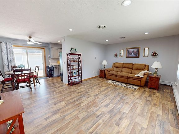 2nd image of 5868 Suwanee Dr