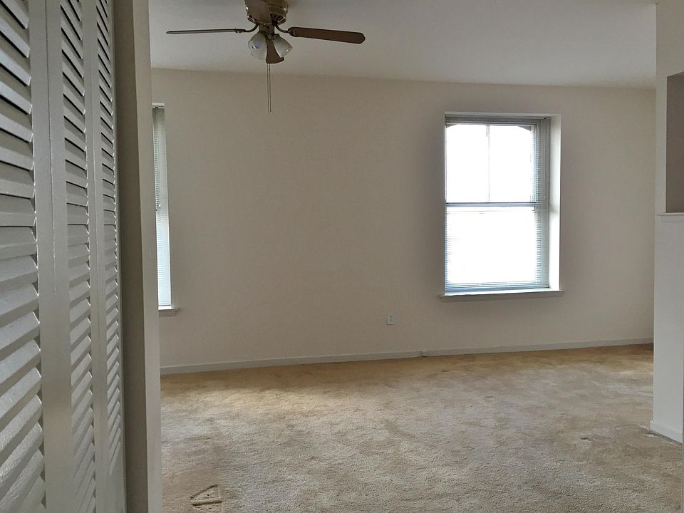 1st image of 21 S Strawberry St APT 6B