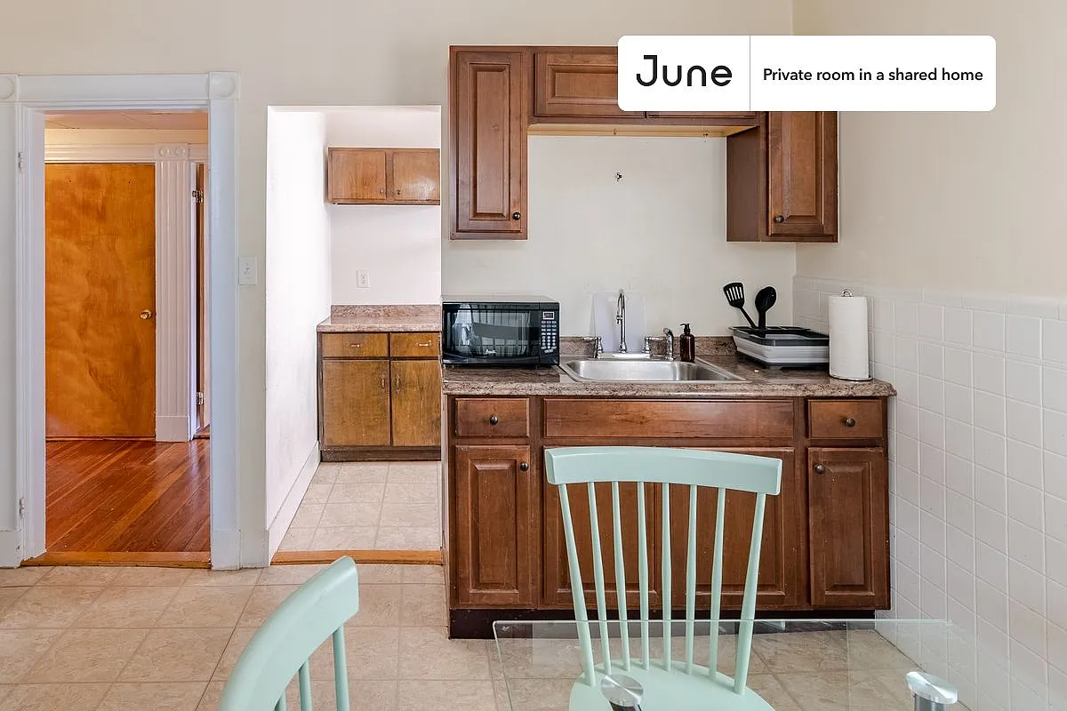 Full bedroom in 4 bed/1 bath home in Somerville #1577 C — Photo 3