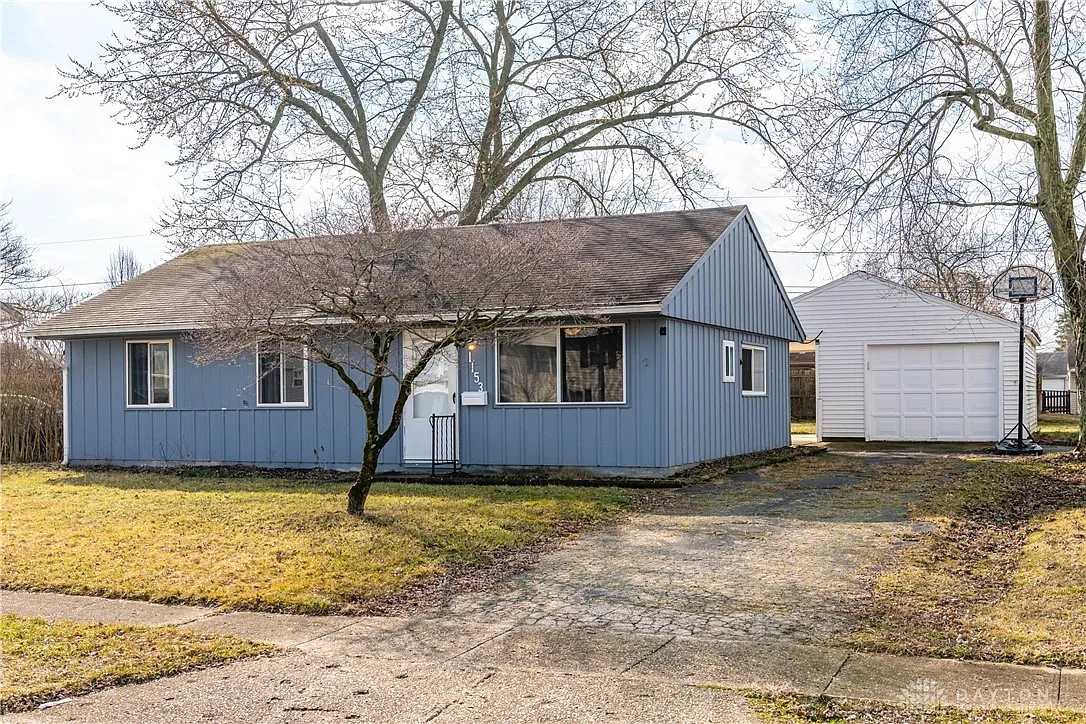 1153 Chalet Dr photo 1