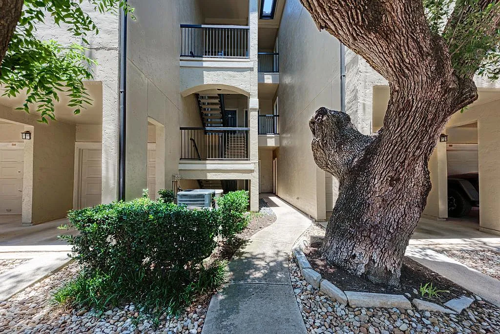2 bed, 2.0 bath, 1022 sqft, $2,000 — Photo 4