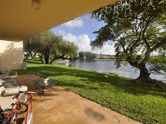 4th image of 9369 Fontainebleau Blvd APT J102