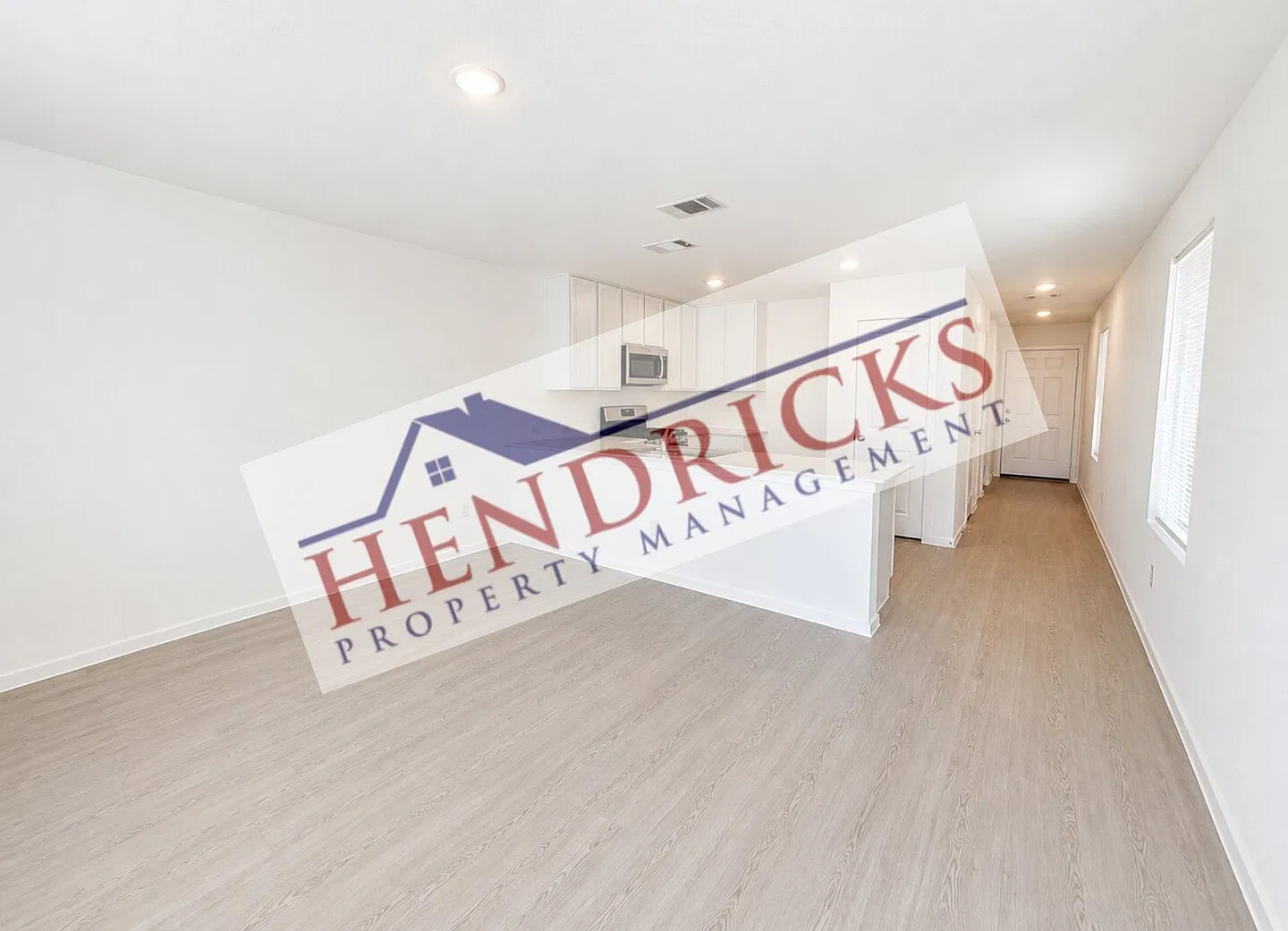 Move-In Special. 1 Month Free Rent with an 18-month lease — Photo 4
