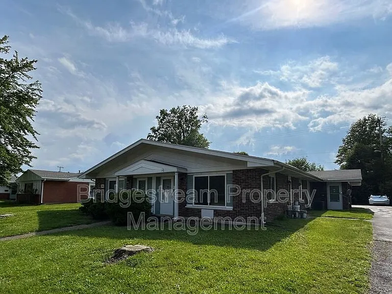 4605 Croftshire Dr — Photo 1