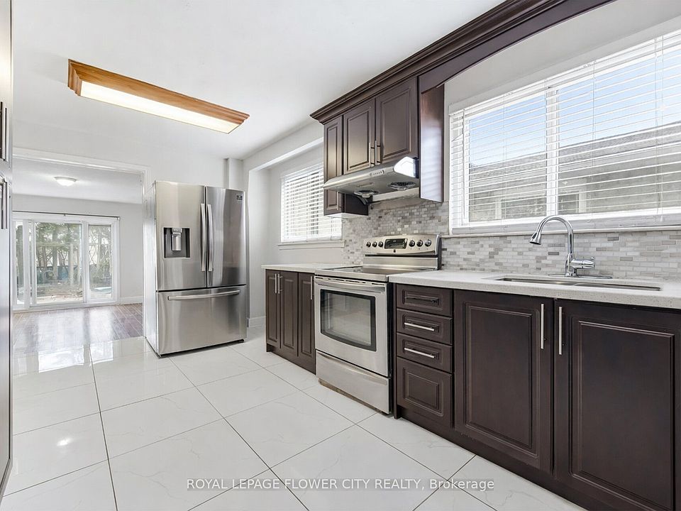 1st image of 3027 Coral Dr