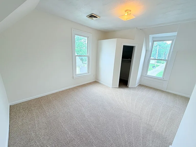 525 S West St — Photo 32