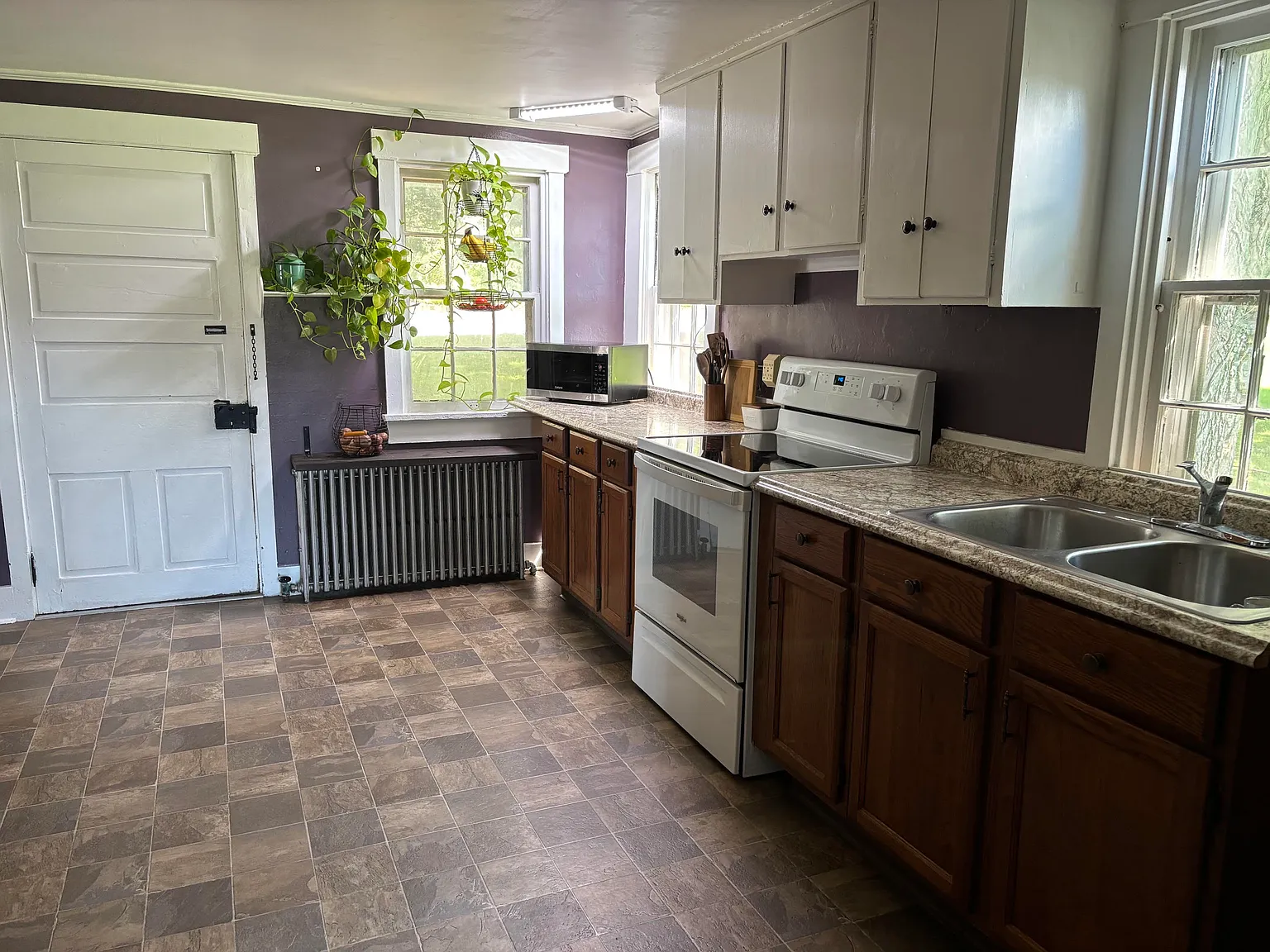 3 bed, 1.5 bath, 1238 sqft, $2,700 — Photo 2