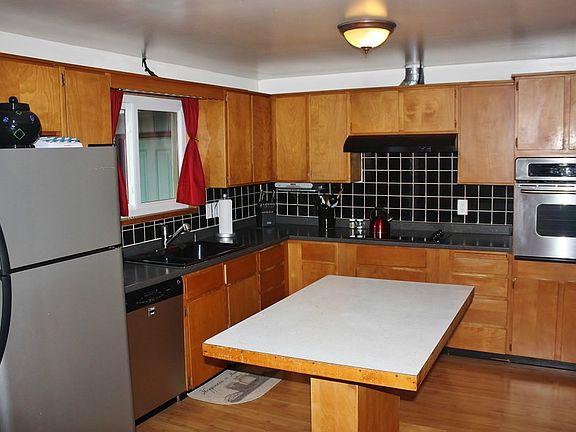 2nd image of 290 W Whidbey Ave