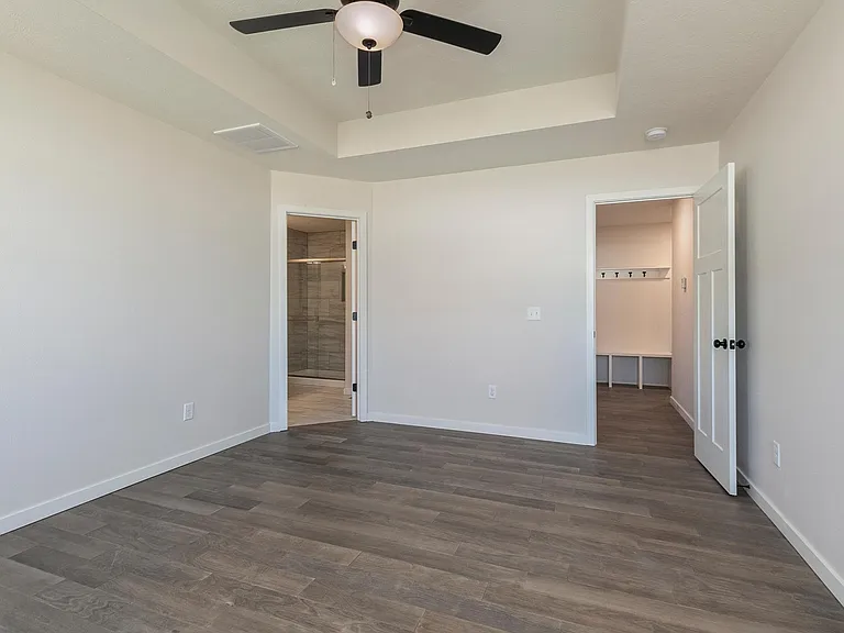 800 E Crew Dr — Photo 13