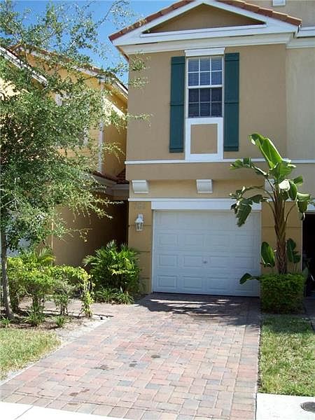 1st image of 781 Pipers Cay Dr