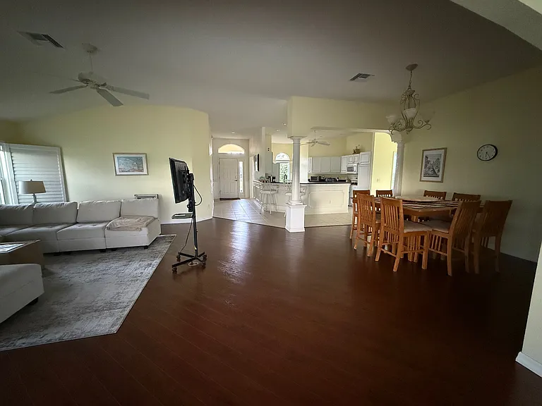 1330 Mayesville Way — Photo 2
