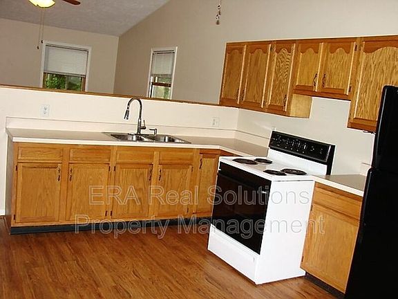 4th image of 743 S East St