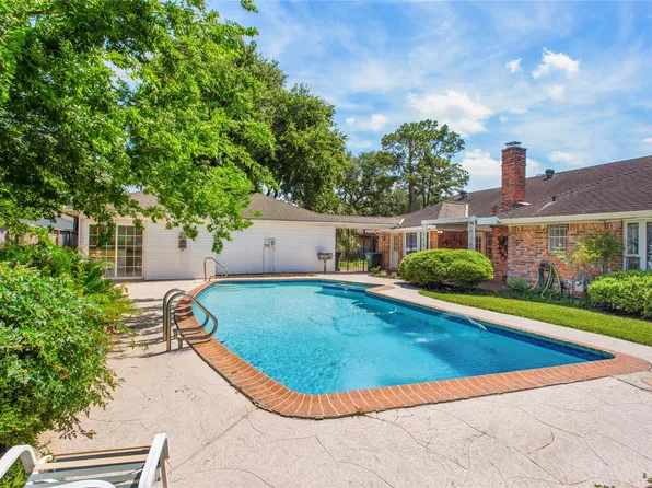 5622 Long Creek Ln, Houston, TX 77088
