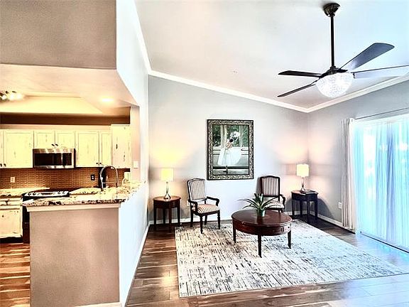 5th image of 330 Las Colinas Blvd #458