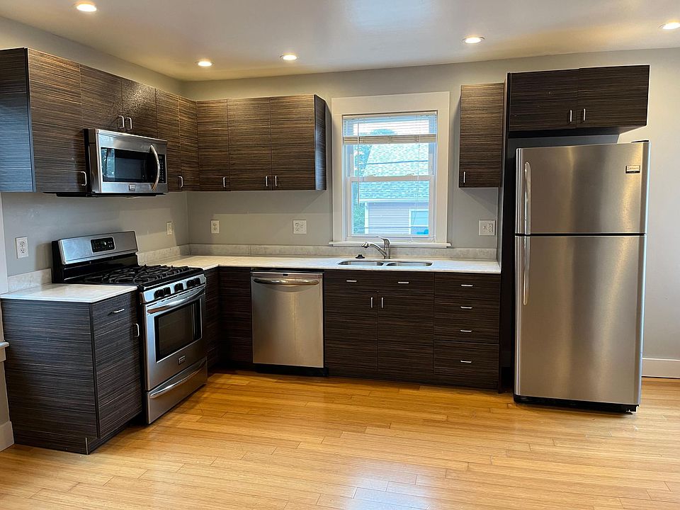 1st image of 66 Pitman St Floor 1
