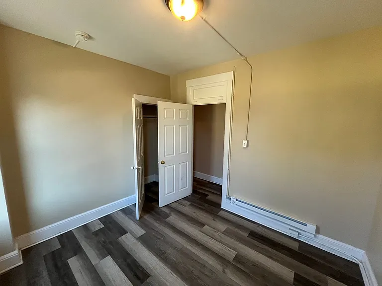 400-402 Mitchell Avenue — Photo 9
