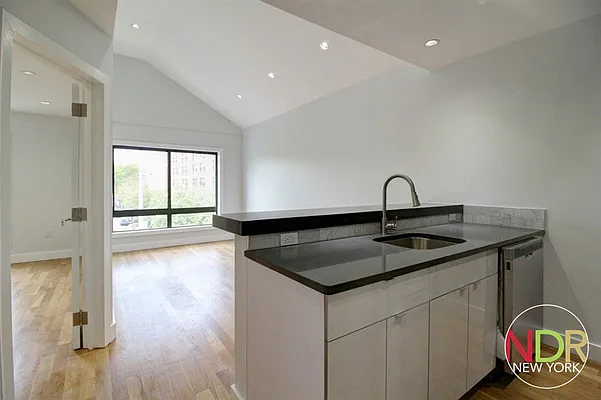 Rented by Next Door Realty NYC | media 28