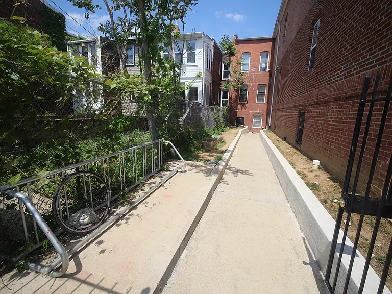 734 Park Rd NW #B4 — Photo 10