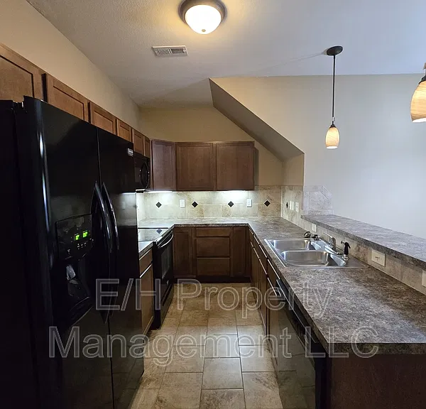 2146 N Woodlawn Blvd — Photo 11