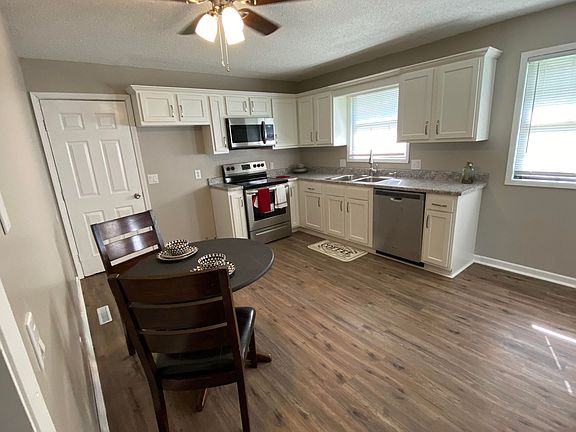 5th image of 305 N Pinewood Ave
