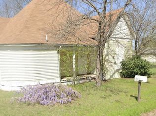 901 Trinity St, Cleburne, TX 76031