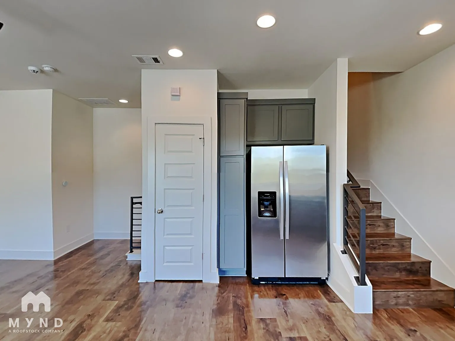 1 bed, 1.5 bath, 1025 sqft, $2,299 — Photo 4