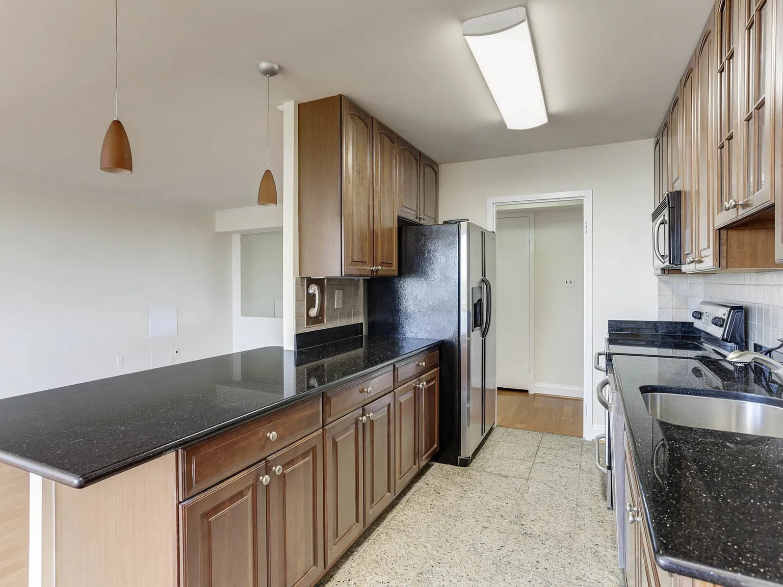 2 bed, 1036 sqft, $2,100 — Photo 4