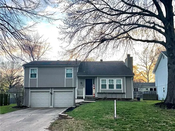 9132 Darnell St, Lenexa, KS 66215