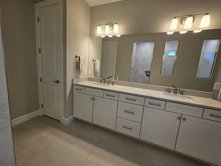 Double sinks, private WX, huge walk in closet