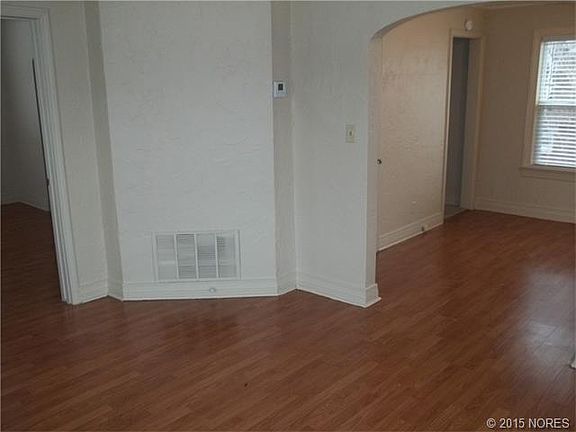 5th image of 903 1/2 S Yale Ave