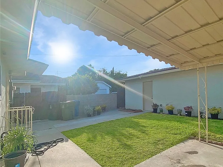 2513 Birch St — Photo 6