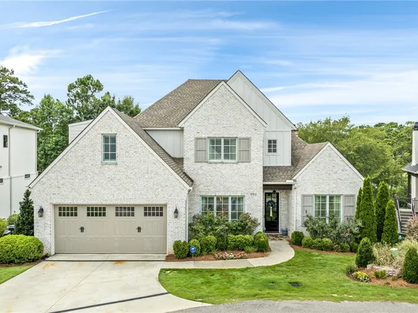 990 Fairview Dr, Auburn, AL 36830