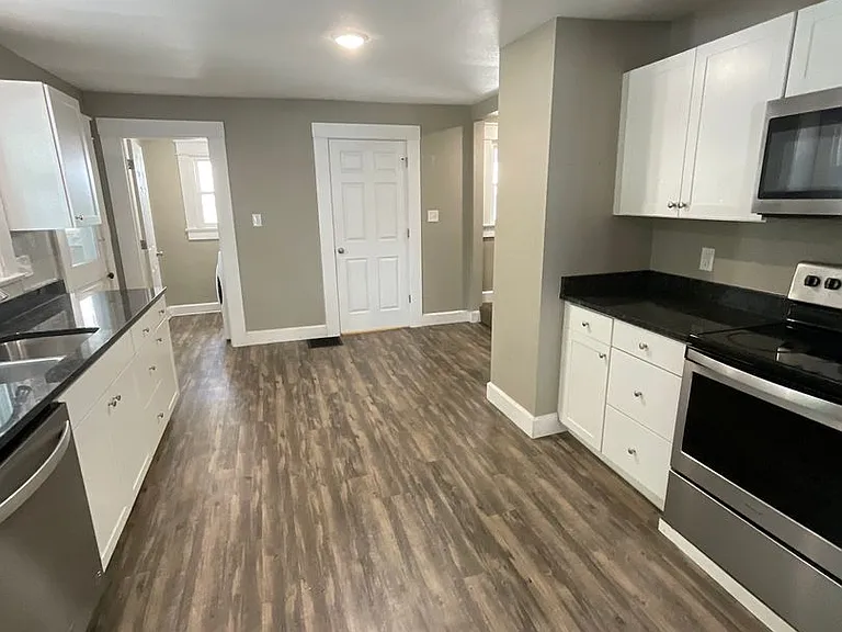 407 N Dunn St — Photo 8