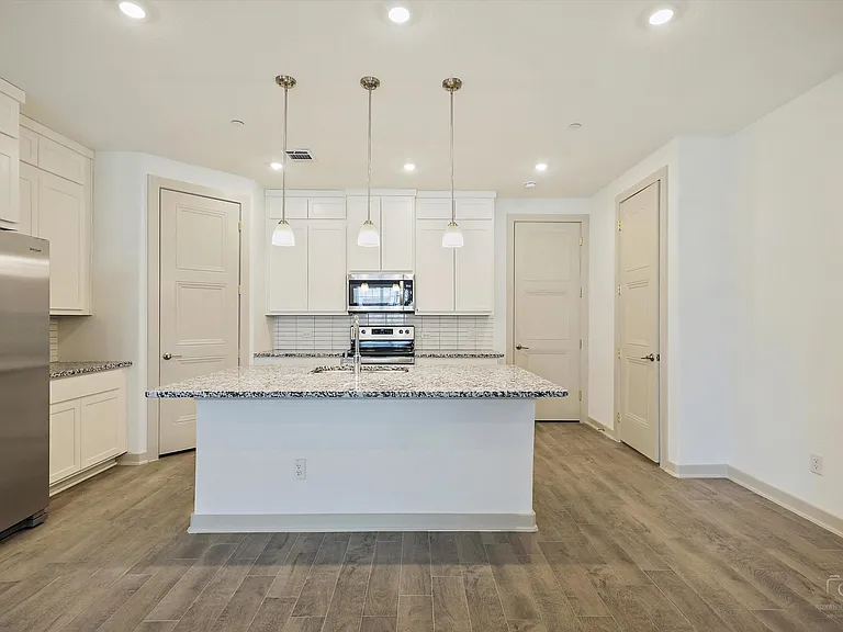 543 Eiseley Dr — Photo 3