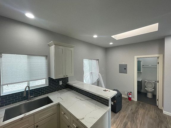 3rd image of 1517 W 12th Pl APT 9