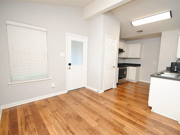 4219 Medina River Loop — Photo 6