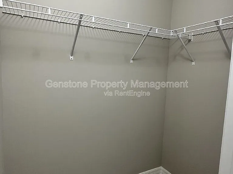 327 Lester Ave S — Photo 9