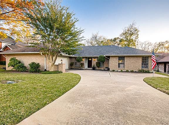 4th image of 1938 Lakeshore Dr