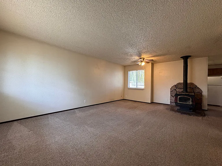 470-725 Reservoir Way — Photo 2