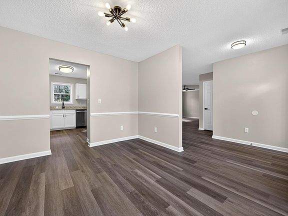4th image of 201 Oak Cove Dr