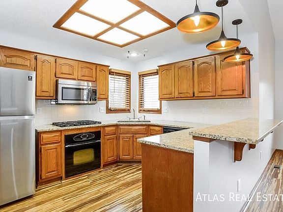 5th image of 6438 Roundtree St