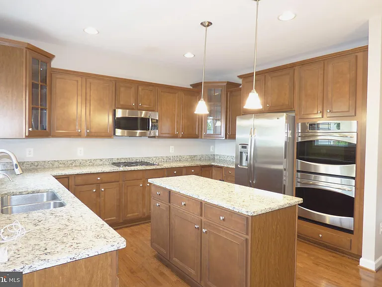 1604 Kinnaird Ter NE — Photo 8