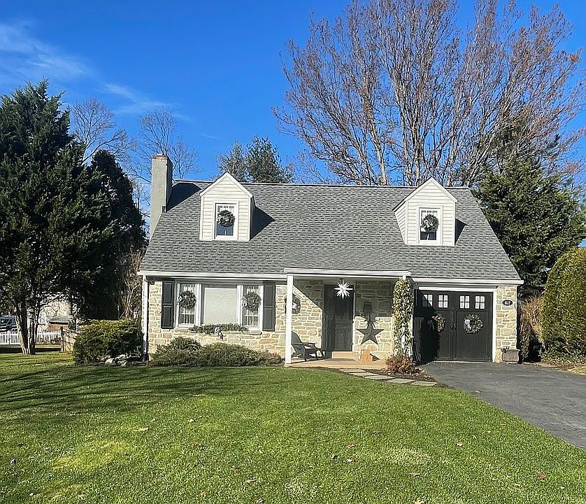 2nd image of 611 Arlingham Rd