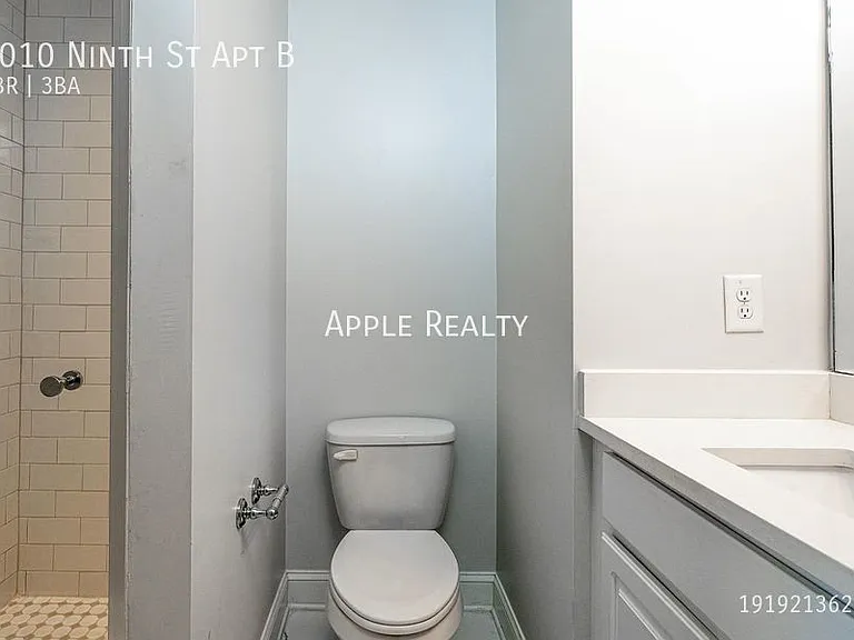 1010 9th St #B — Photo 7