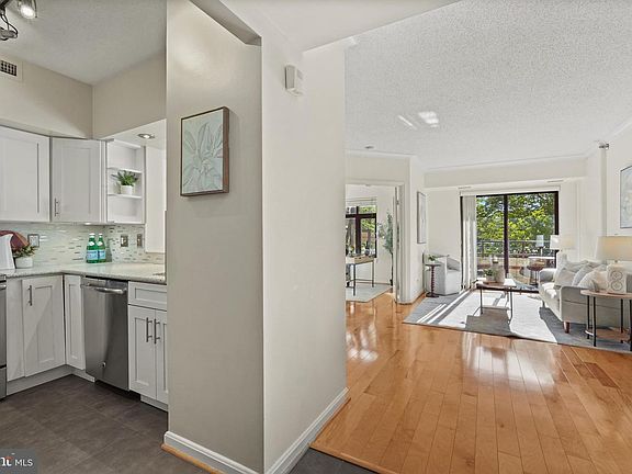 3rd image of 2400 Clarendon Blvd APT 103